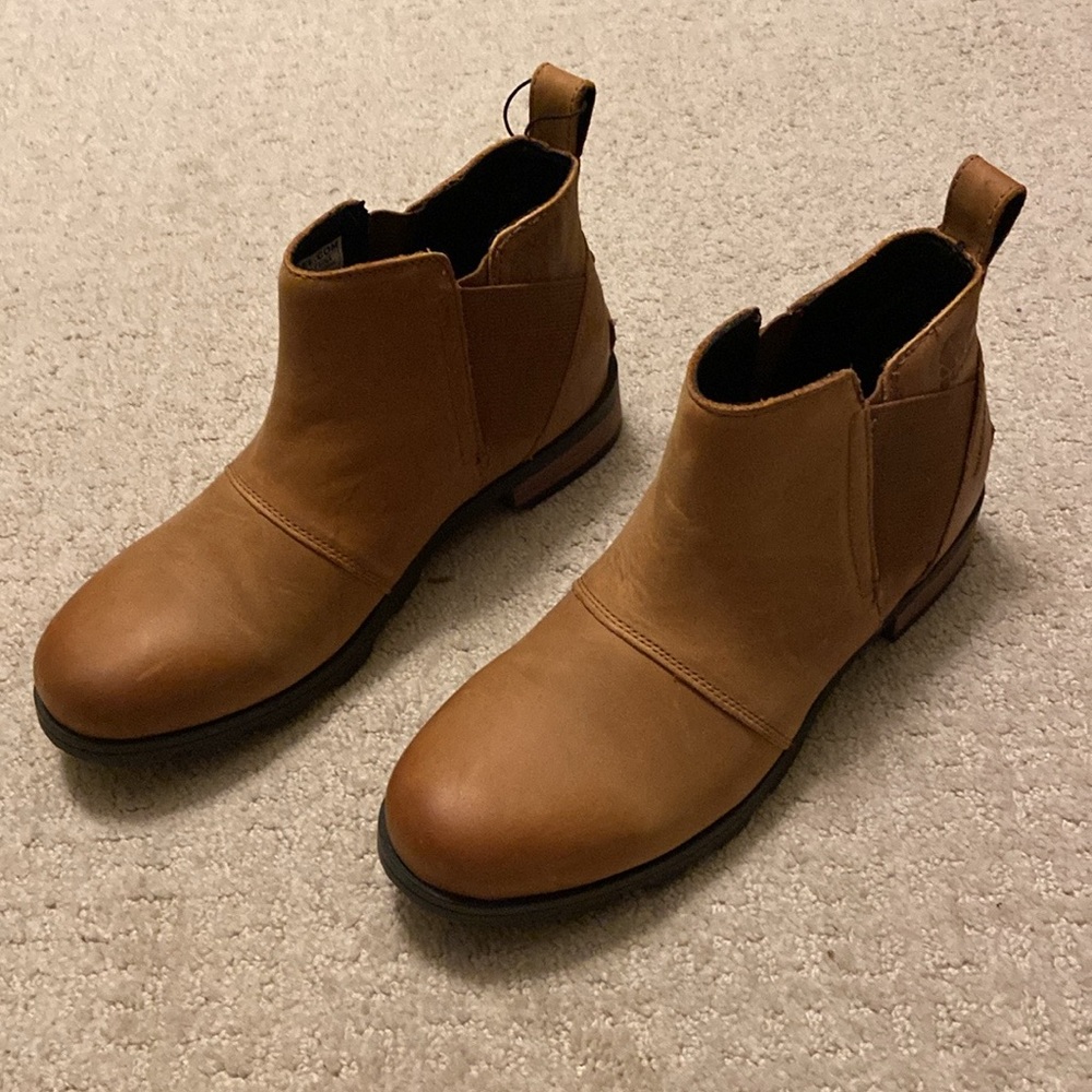 Sorel Women's Camel Emelie Chelsea Boots
BRAND NEW WITH TAGS